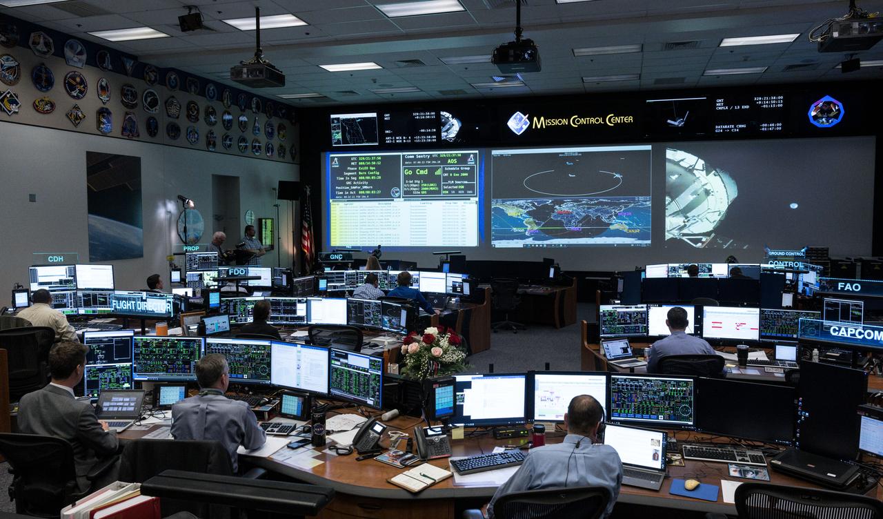 (jsc2022e089780) (Nov.25, 2022) During flight day 10 of the 25.5-day Artemis I mission, flight controllers monitor the progress of the Distant Retrograde Orbit Insertion (DRI) burn. The Distant Retrograde Orbit Insertion (DRI) burn, inserted Orion into a Distant Retrograde Orbit (DRO), which at its furthest distance, Orion will be nearly 270,00 miles from Earth.